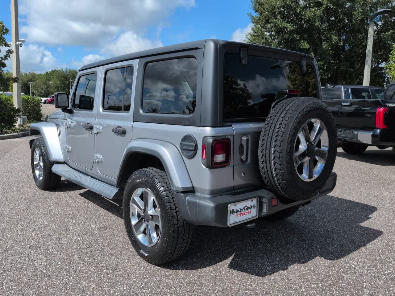 Used 2020 Jeep Wrangler Unlimited Sahara w/ Cold Weather Group AWD/4WD image 4