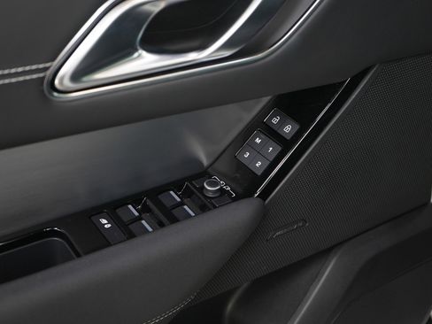 Used 2023 Land Rover Range Rover Velar R-Dynamic S image 22