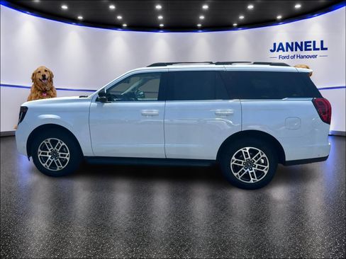 Used 2025 Ford Expedition Active AWD/4WD image 9