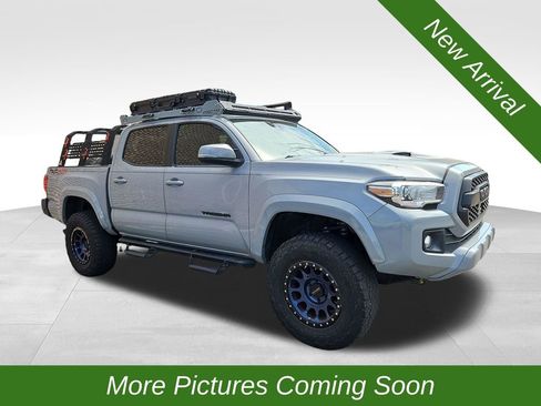 Used 2019 Toyota Tacoma TRD Sport image 1