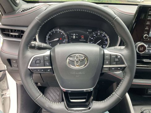 Used 2021 Toyota Highlander XSE AWD/4WD image 32