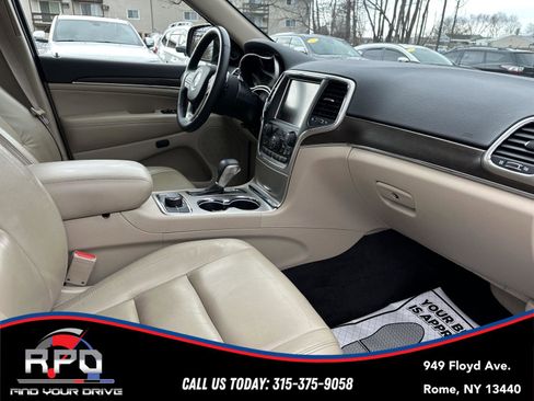 Used 2017 Jeep Grand Cherokee Limited image 34
