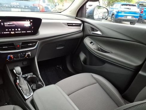 Used 2025 Buick Encore GX Preferred w/ Comfort Package FWD image 20