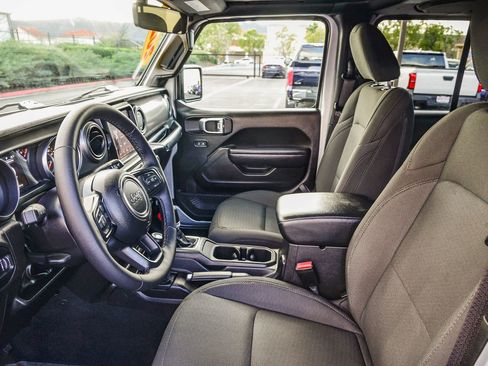 Used 2023 Jeep Gladiator Sport image 22