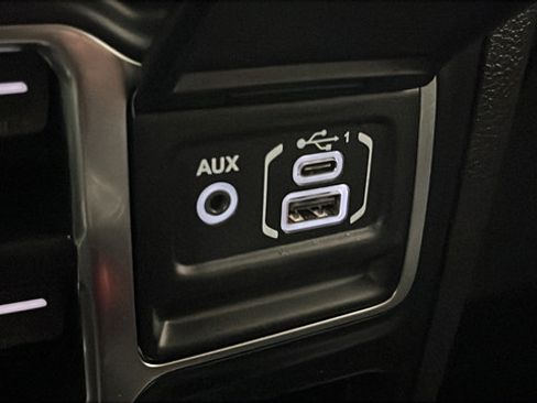 Used 2022 Jeep Wrangler Unlimited Sahara w/ Cold Weather Group AWD/4WD image 31