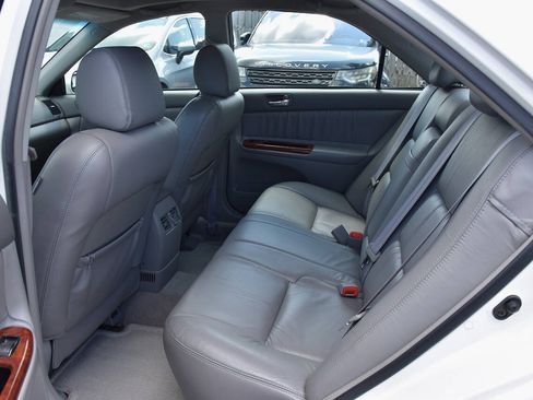 Used 2004 Toyota Camry XLE w/ VSC & Side Airbag Pkg FWD image 15