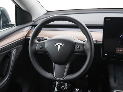Used 2023 Tesla Model Y Long Range AWD/4WD image 14