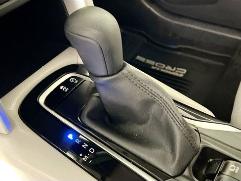 Used 2024 Toyota Corolla Cross L image 24