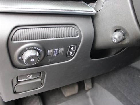 Used 2024 Jeep Grand Wagoneer Series III w/ Rear Seat Video Group 1 AWD/4WD image 19
