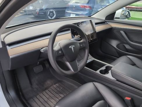 Used 2021 Tesla Model 3 Standard Range Plus image 8