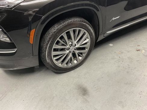 Used 2026 Buick Enclave Avenir w/ Super Cruise Package AWD/4WD image 4