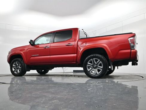 Used 2019 Toyota Tacoma Limited image 41