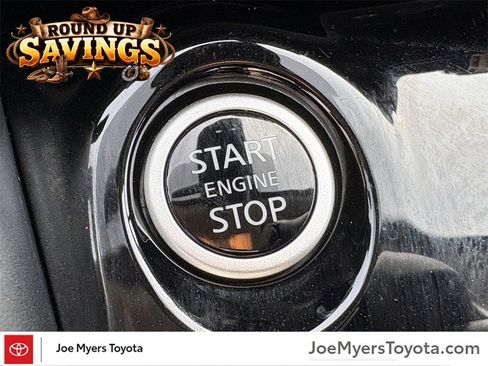 Used 2025 Nissan Versa SV image 21