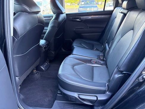 Used 2022 Toyota Highlander Limited image 30