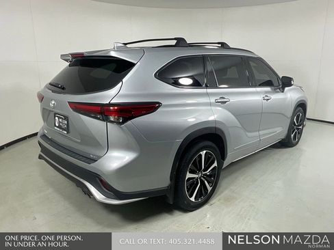 Used 2022 Toyota Highlander XSE FWD image 6