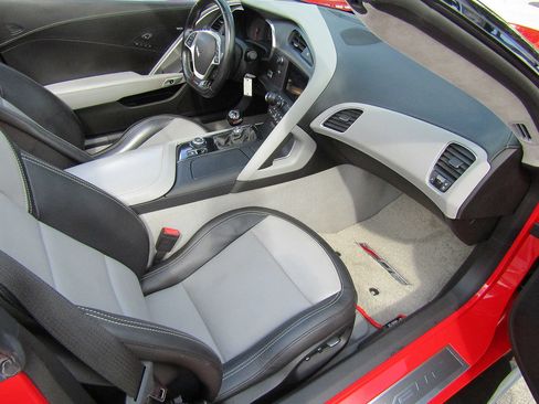 Used 2019 Chevrolet Corvette Z06 RWD image 13
