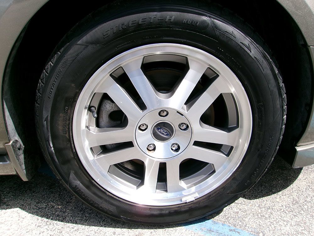 Used 2005 Ford Mustang GT RWD image 6