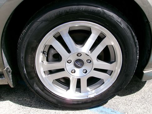 Used 2005 Ford Mustang GT RWD image 6