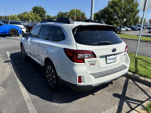 Used 2016 Subaru Outback 2.5i Limited AWD/4WD image 8