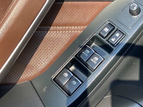 Used 2018 Subaru Forester 2.5i Touring AWD/4WD image 19