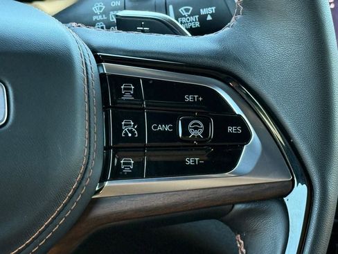 Used 2025 Jeep Grand Cherokee Summit AWD/4WD image 22