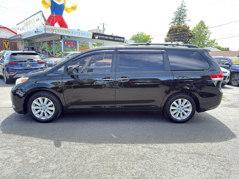Used 2012 Toyota Sienna XLE w/ XLE Navigation Pkg AWD/4WD image 3
