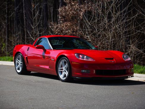 Used 2007 Chevrolet Corvette Z06 w/ Preferred Equipment Group RWD image 5