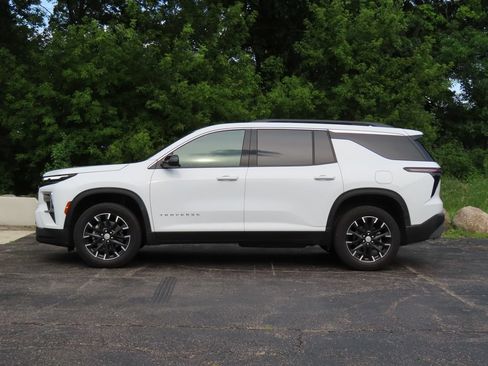 Certified 2025 Chevrolet Traverse LT w/ Sun and Wheel Package AWD/4WD image 7