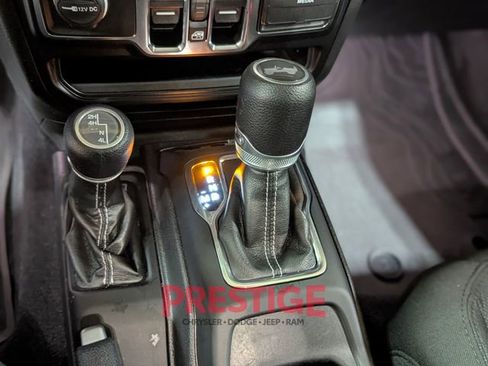 Used 2022 Jeep Wrangler Unlimited Sahara image 27