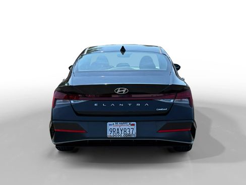 Certified 2025 Hyundai Elantra Limited FWD image 4