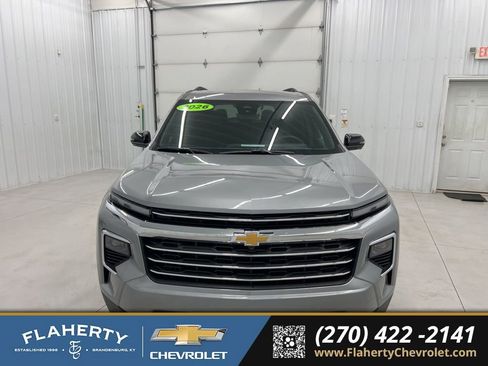 New 2026 Chevrolet Traverse LT w/ Driver Confidence Package AWD/4WD image 7