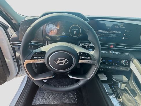 New 2026 Hyundai Elantra Limited FWD image 8