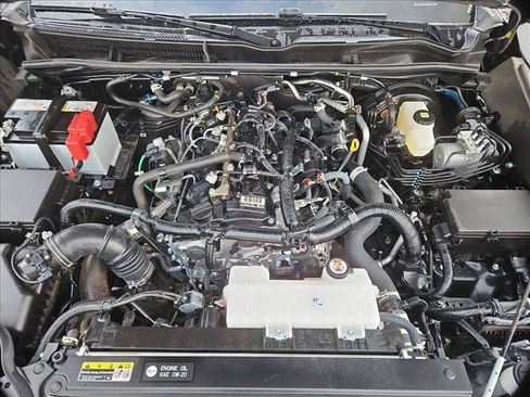 Used 2025 Toyota 4Runner SR5 AWD/4WD image 28