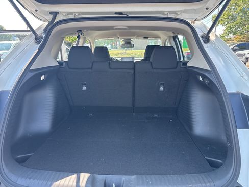 Used 2023 Honda HR-V LX image 9