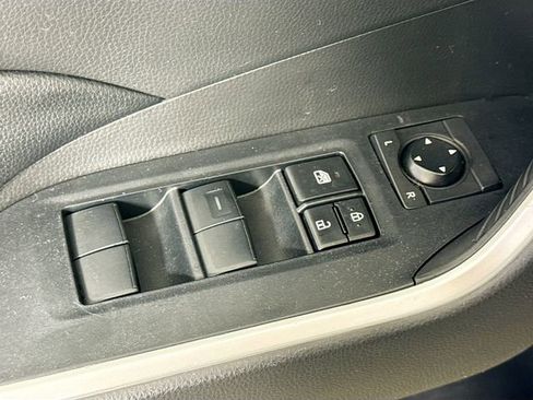 Used 2022 Toyota RAV4 LE AWD/4WD image 13