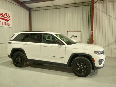 Used 2024 Jeep Grand Cherokee Altitude