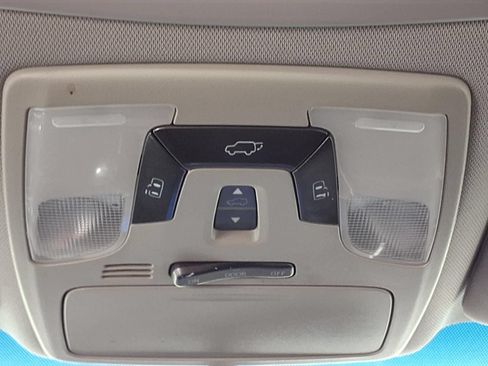 Used 2017 Toyota Sienna SE Premium FWD image 28