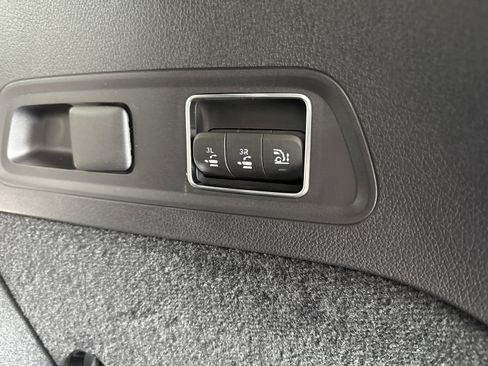 Used 2026 Mercedes-Benz GLS 450 4MATIC image 19