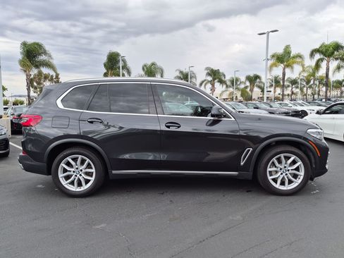 Used 2019 BMW X5 xDrive40i w/ Parking Assistance Package AWD/4WD image 11