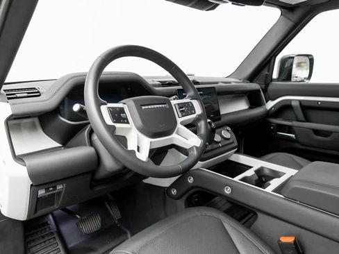 Used 2025 Land Rover Defender 110 S image 2