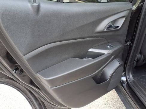 Used 2024 Chevrolet Trax RS w/ Sunroof Package FWD image 6