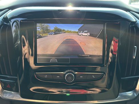 Used 2023 Chevrolet Traverse LT FWD image 22