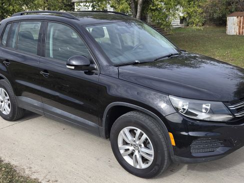 Used 2017 Volkswagen Tiguan S image 11