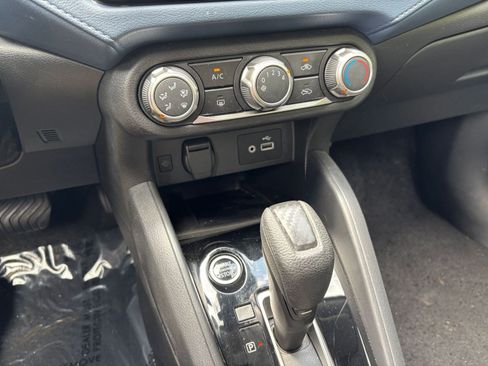 Used 2025 Nissan Versa SV FWD image 36