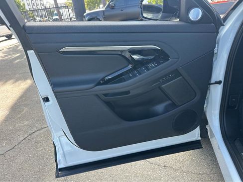 Used 2021 Land Rover Range Rover Evoque R-Dynamic SE image 15