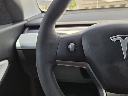 Used 2021 Tesla Model Y Long Range AWD/4WD image 19