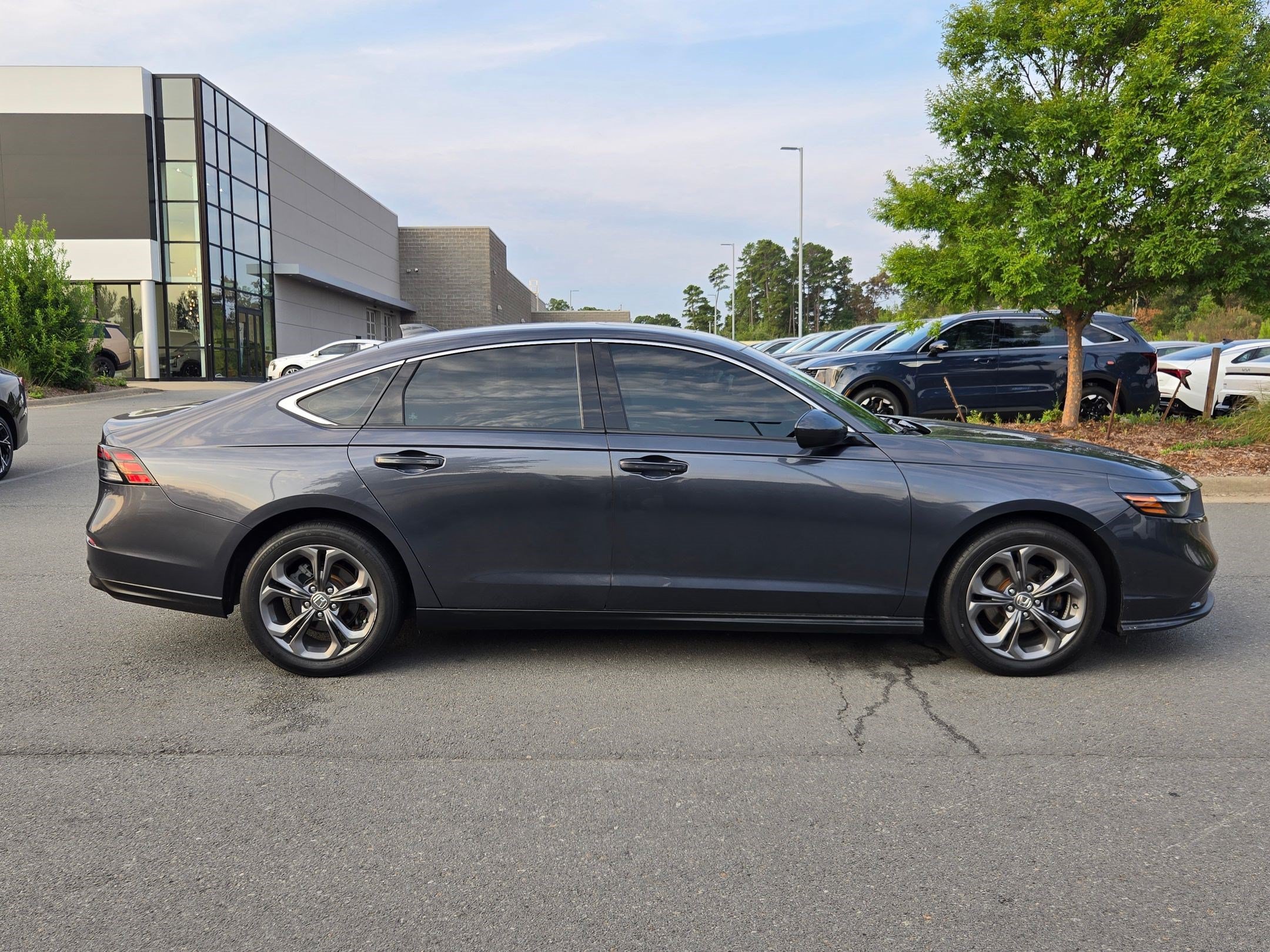 Used 2023 Honda Accord EX image 8