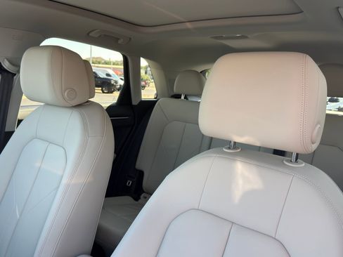 Used 2025 Audi Q3 2.0T Premium w/ Convenience Package AWD/4WD image 9