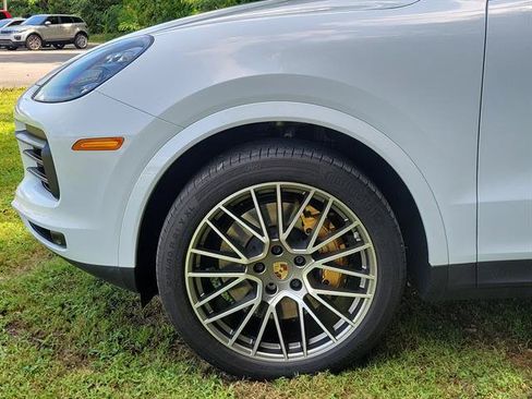 Used 2022 Porsche Cayenne Platinum Edition w/ Premium Package Plus AWD/4WD image 16