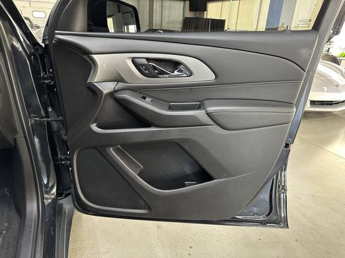 Used 2019 Chevrolet Traverse LT w/ LPO, Floor Liner Package FWD image 18